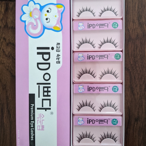 False Eyelashes - Picture 1 of 1